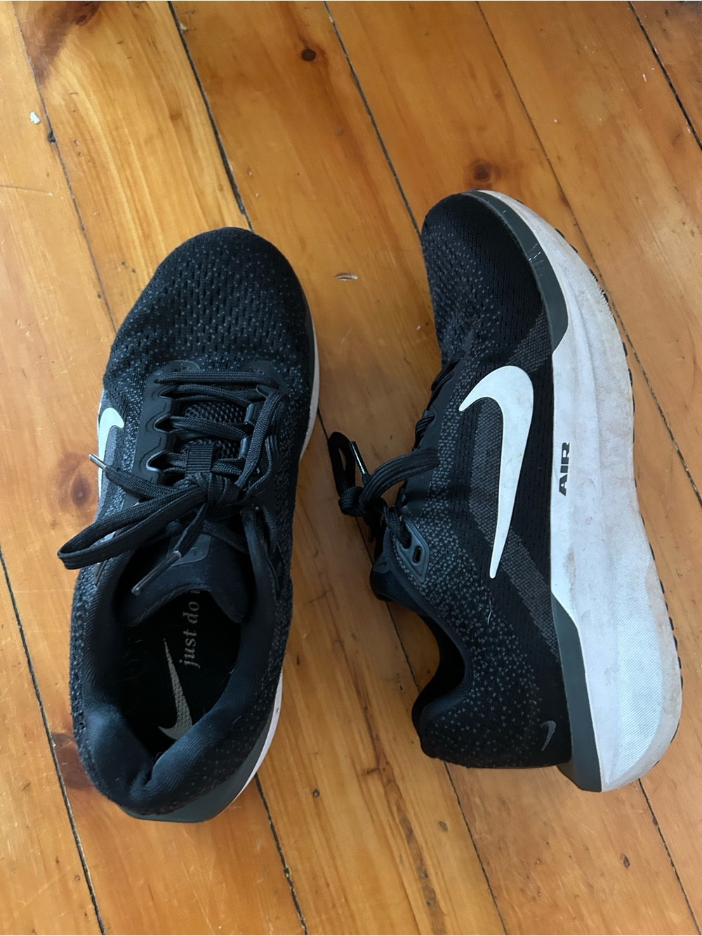 Nike Winflo 11 Road Running Shoes  black 8 women’s